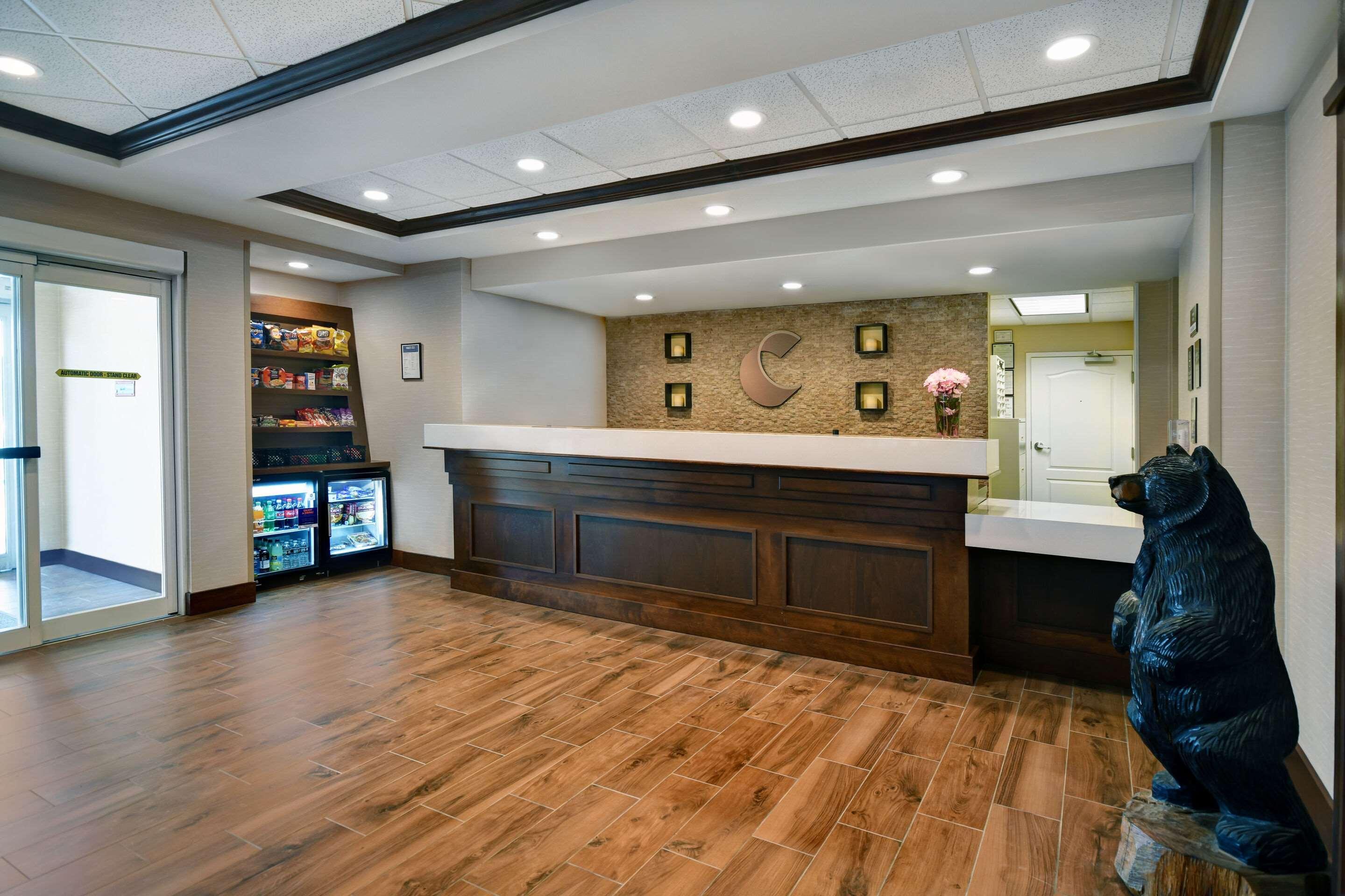 Comfort Inn & Suites Wilton Экстерьер фото
