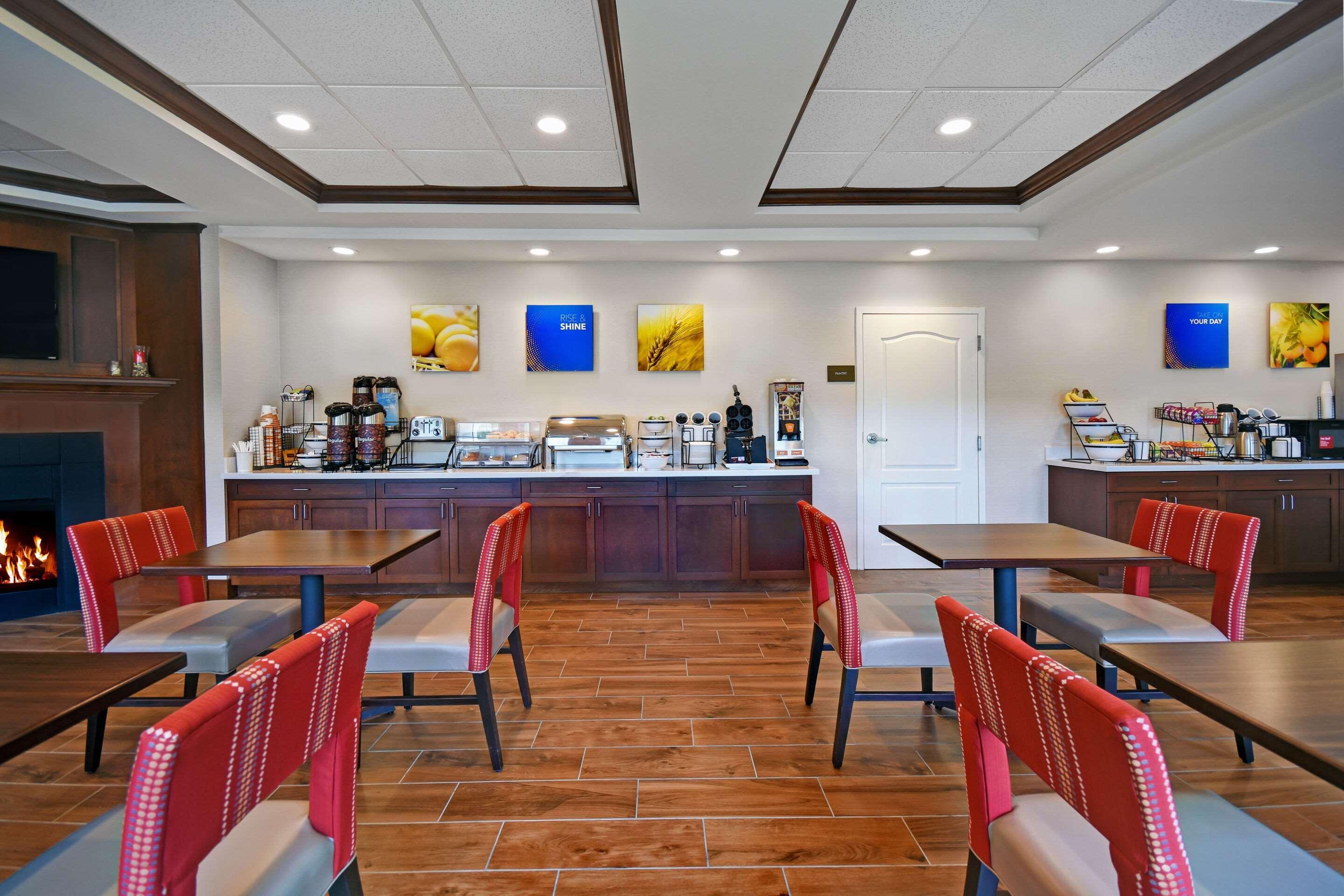 Comfort Inn & Suites Wilton Экстерьер фото